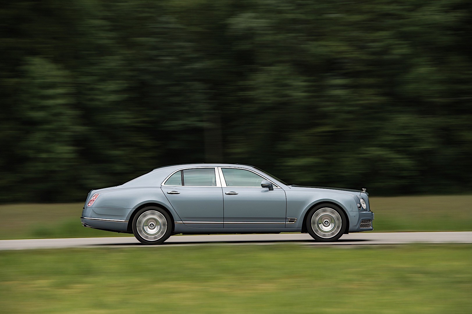 https://wcar.sets.lv/cars/Bentley/Mulsanne sedans/9c054540855e6343b63d4aff07be1e94.jpg